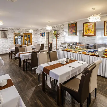 Отель Hotel Central