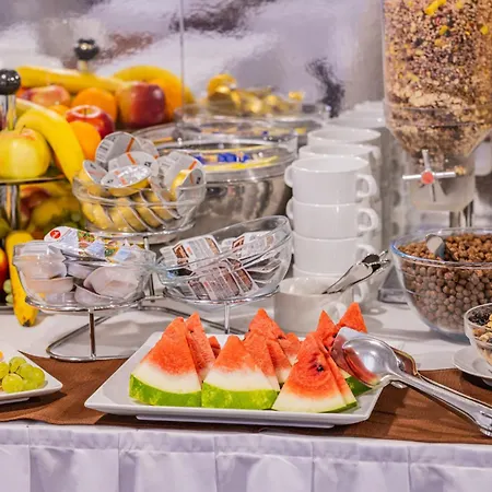 Отель Hotel Central Ньиредьхаза