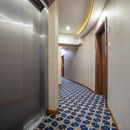 Отель Hotel Central