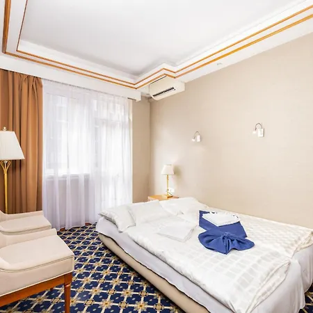 Hotel Central Hotel 4*