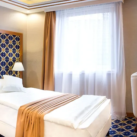 Отель Hotel Central