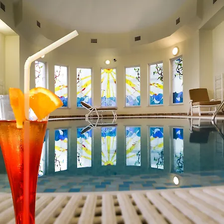 فندق Hotel Central 4*